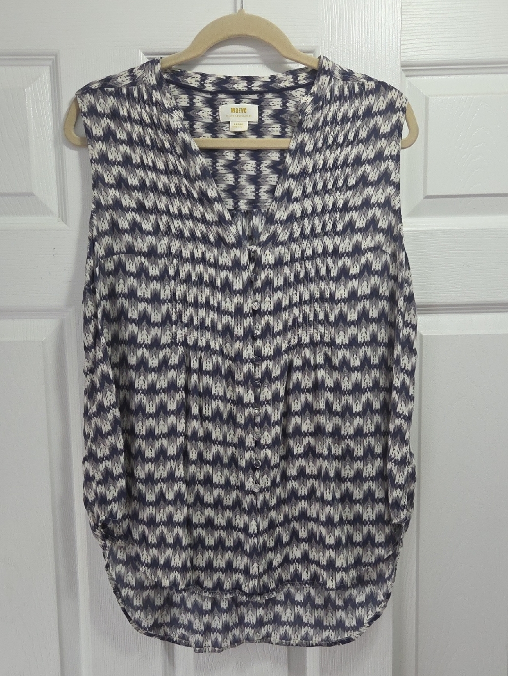 Maeve by Anthroplogie Blue and White Sleeveless V-Neck Patterned Top